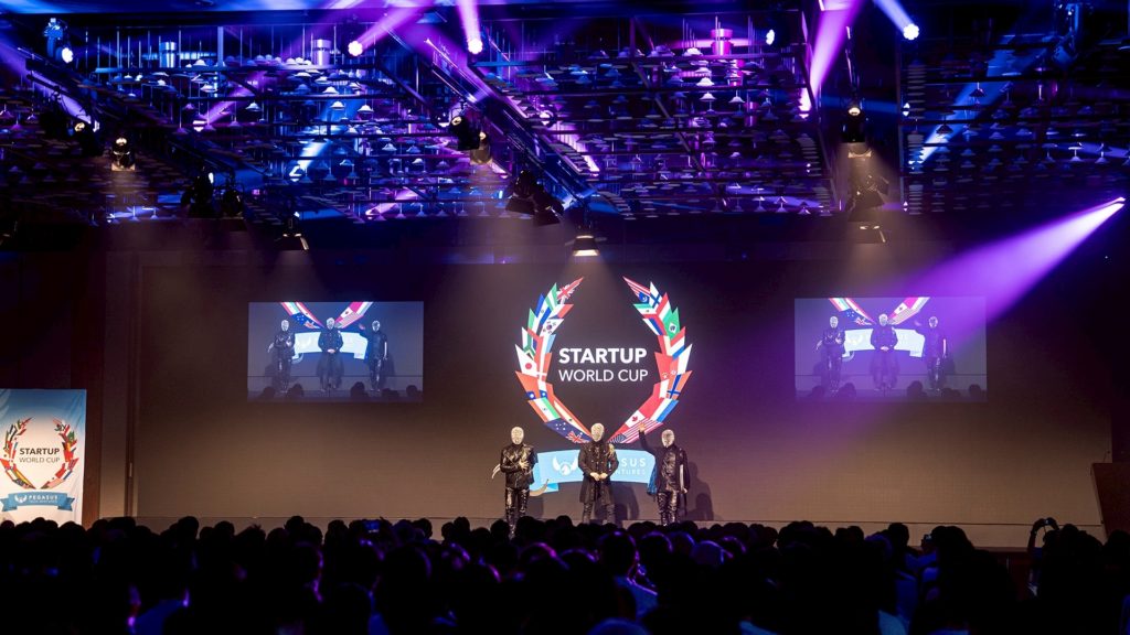 Startup World Cup 2025 東京予選にOPアクトとして登壇するMASKEDSHOWMAN