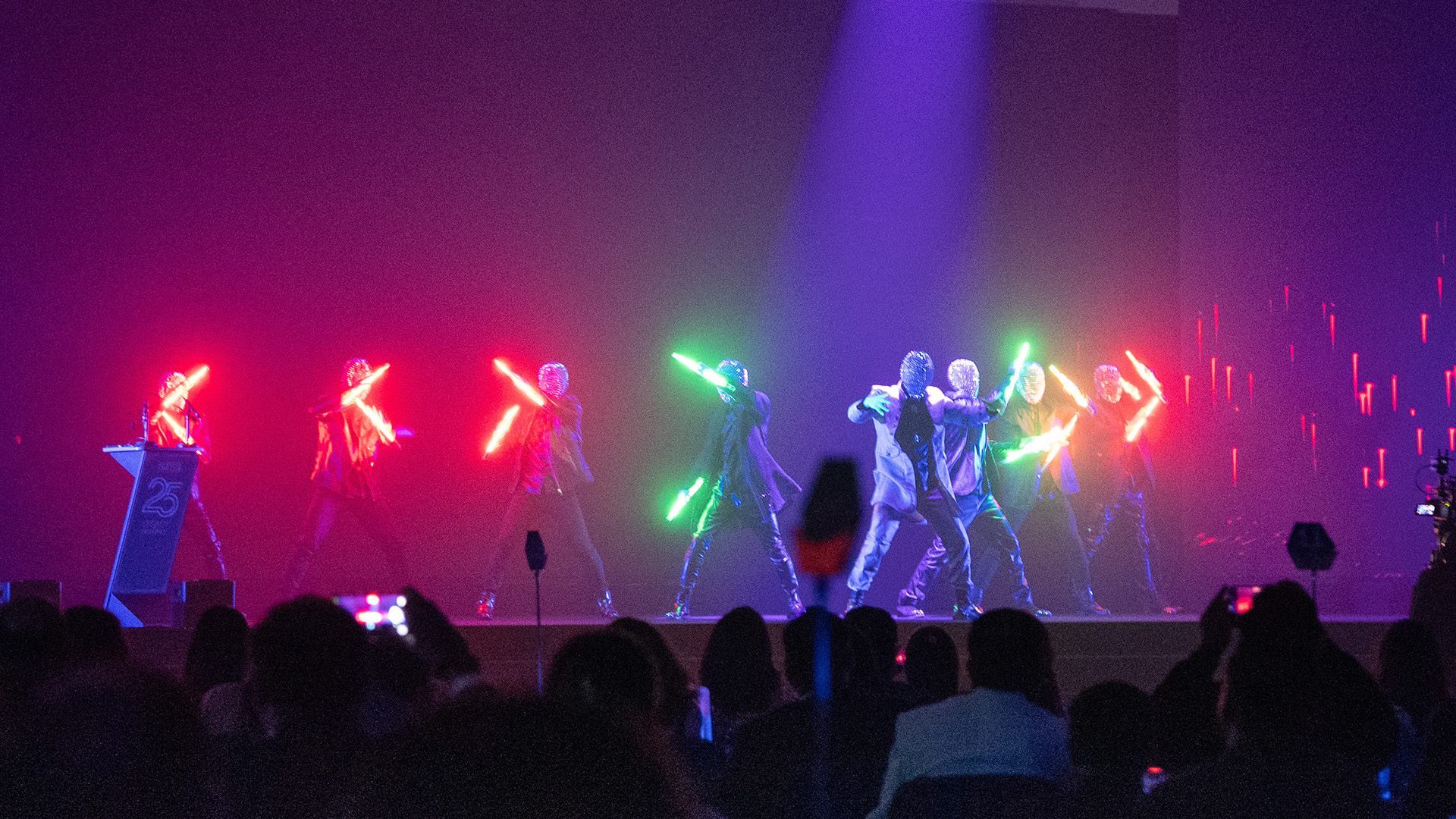 MASKED-SHOWMAN-LED-SHOW3